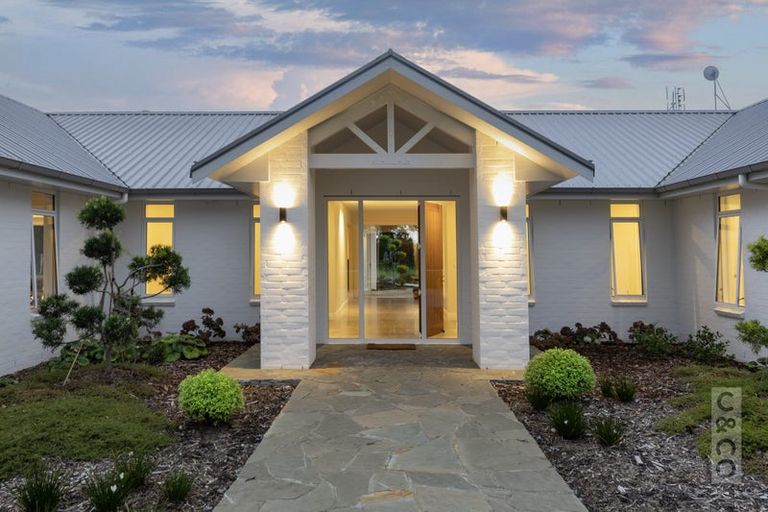 Photo of property in 88 Taupaki Road, Taupaki, 0782