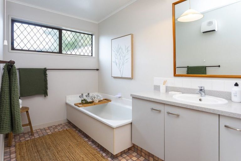 Photo of property in 1/17 Moncks Spur Road, Redcliffs, Christchurch, 8081