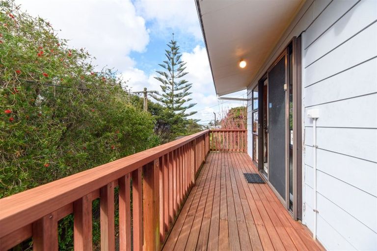 Photo of property in 57 Cliff View Drive, Green Bay, Auckland, 0604
