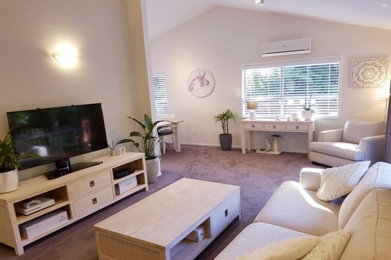 Photo of property in 9 Caram Place, Birkenhead, Auckland, 0626