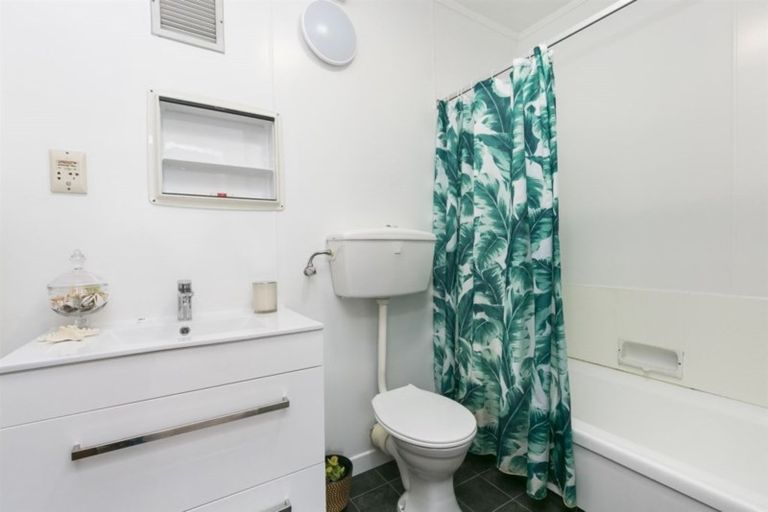 Photo of property in Hobson Court Flats, 51/70u Hobson Street, Thorndon, Wellington, 6011
