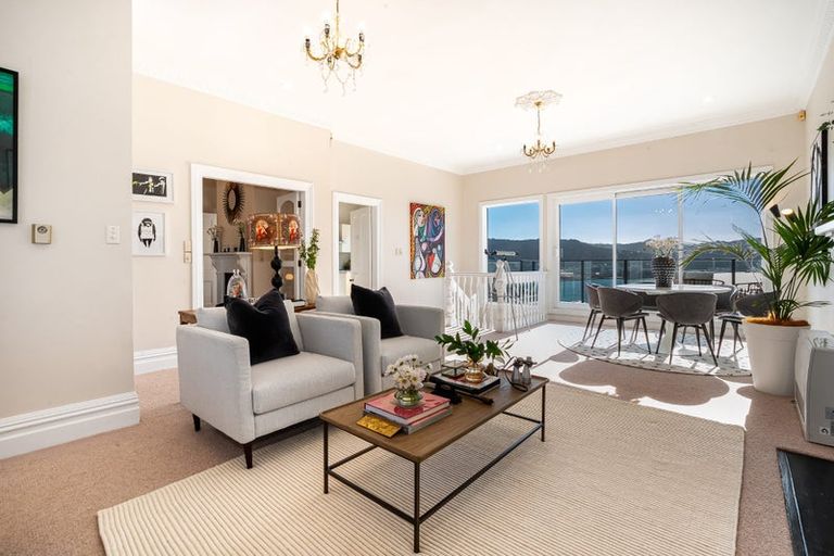 Photo of property in 2 The Crescent, Roseneath, Wellington, 6011