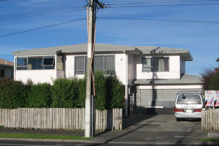 Photo of property in 307 Hobsonville Road, Hobsonville, Auckland, 0618