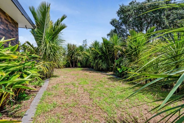 Photo of property in 15 Del Mar Place, Merrilands, New Plymouth, 4312