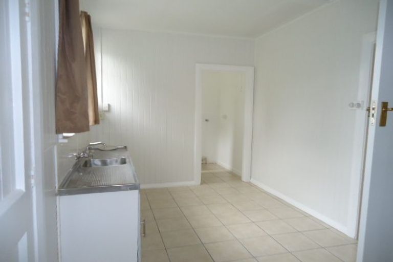 Photo of property in 106a Randwick Road, Moera, Lower Hutt, 5010