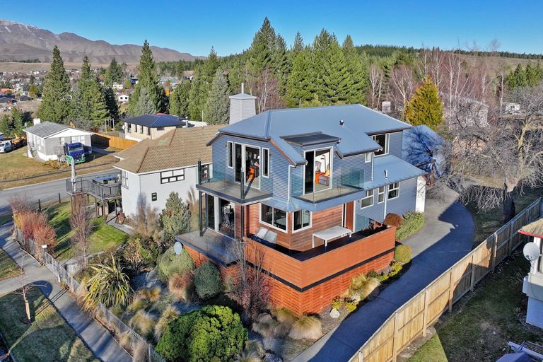 Photo of property in 35 Aorangi Crescent, Lake Tekapo, 7999