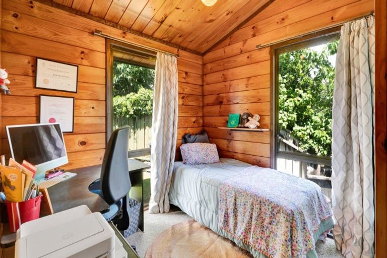 Photo of property in 17a Saint Ives Grove, Whalers Gate, New Plymouth, 4310