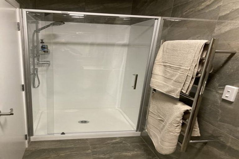 Photo of property in 54a Vandeleur Avenue, Birkdale, Auckland, 0626