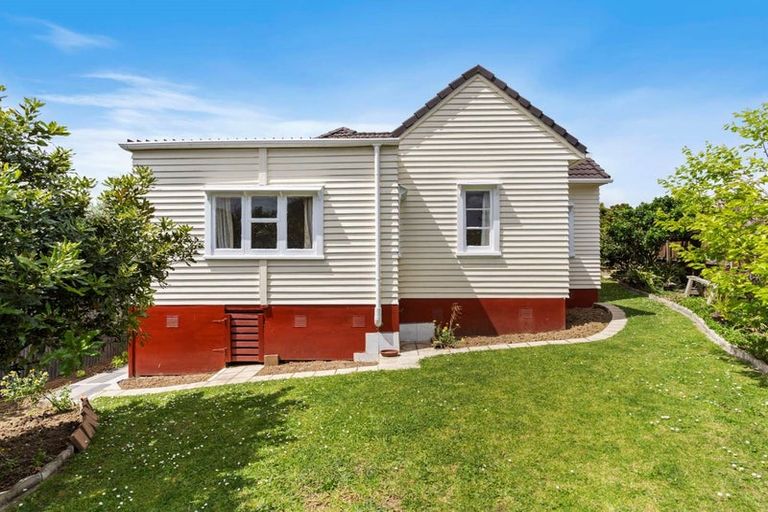Photo of property in 50a Megan Avenue, Pakuranga Heights, Auckland, 2010