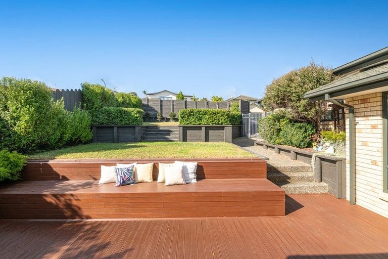 Photo of property in 35 Black Teal Close, Unsworth Heights, Auckland, 0632
