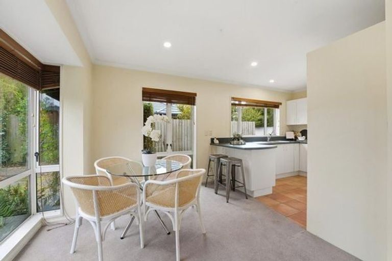 Photo of property in 395a Yaldhurst Road, Russley, Christchurch, 8042