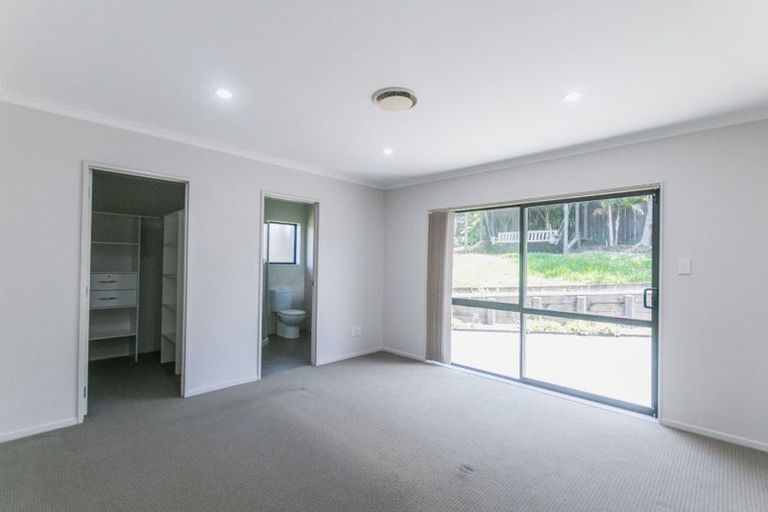Photo of property in 94 San Marino Drive West, Henderson, Auckland, 0612
