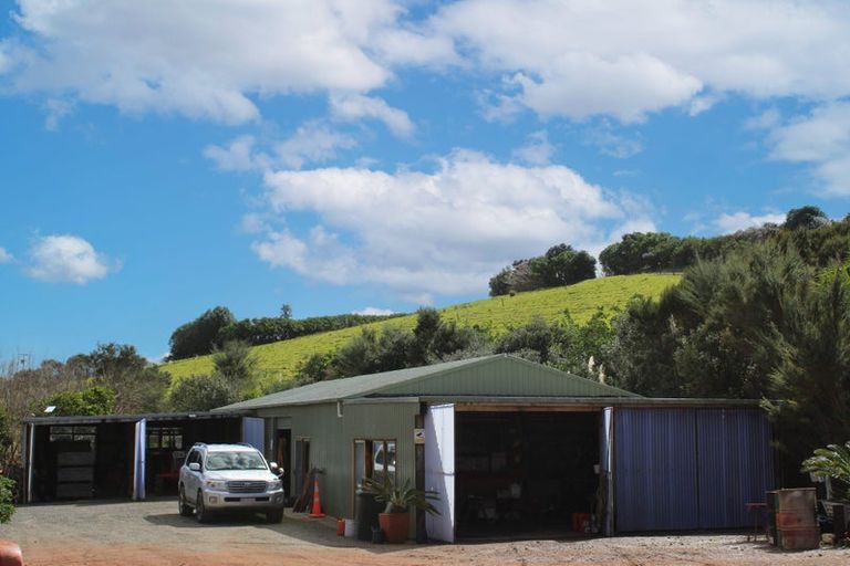 Photo of property in 408 Taiharuru Road, Taiharuru, Onerahi, 0192