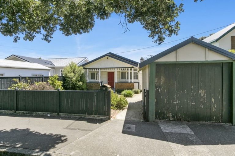 Photo of property in 36 Oroua Street, Eastbourne, Lower Hutt, 5013