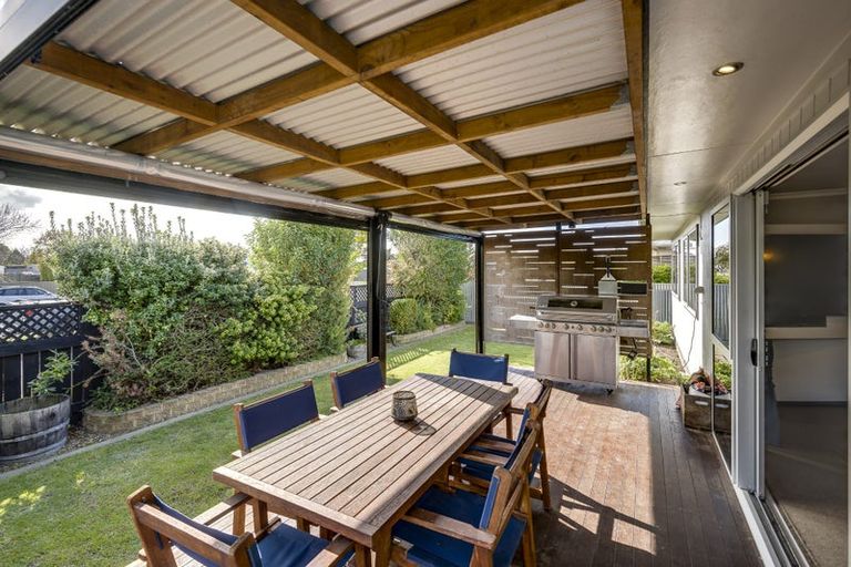 Photo of property in 37 Tait Drive, Greenmeadows, Napier, 4112