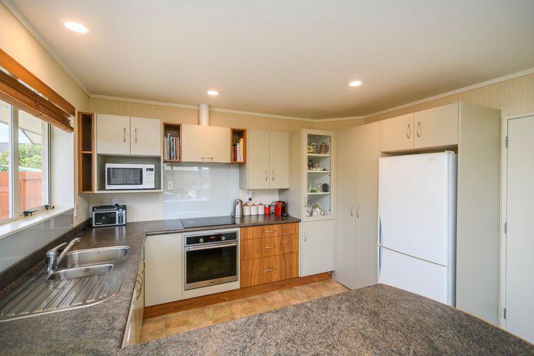Photo of property in 22 Meridian Grove, Kelvin Grove, Palmerston North, 4414