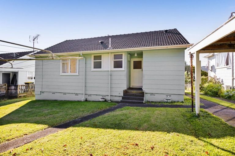 Photo of property in 63 Cook Street, Marfell, New Plymouth, 4310