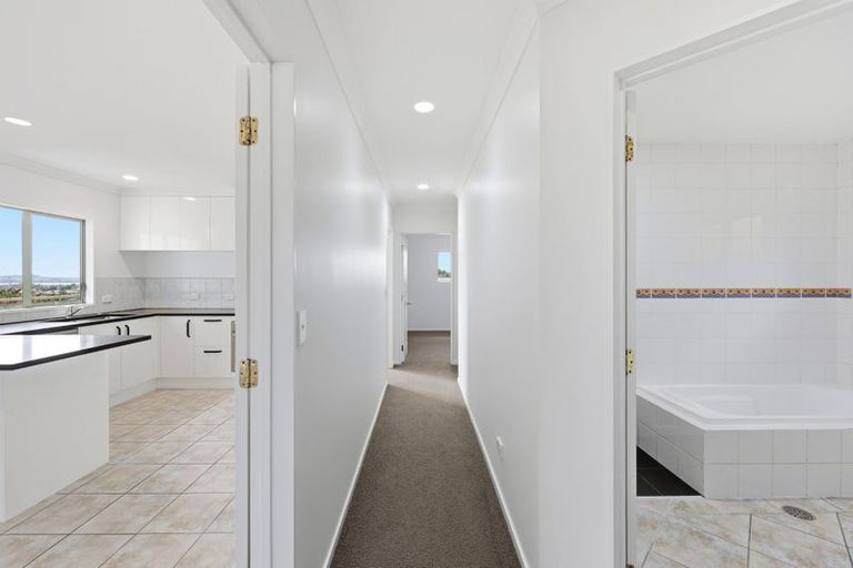 Photo of property in 17a Cherry Tree Place, Massey, Auckland, 0614