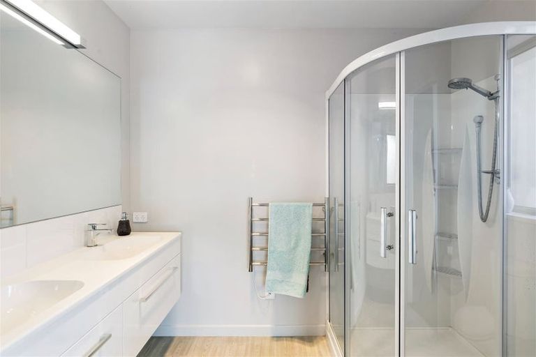 Photo of property in 5 Glenbarr Lane, Broomfield, Christchurch, 8042