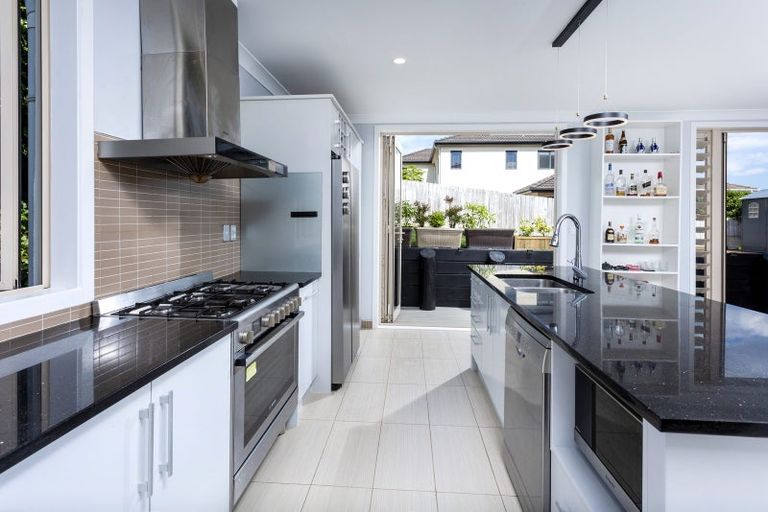 Photo of property in 8 Hornbill Drive, Fairview Heights, Auckland, 0632