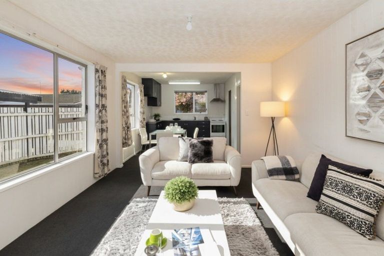 Photo of property in 2/12 Steadman Road, Broomfield, Christchurch, 8042