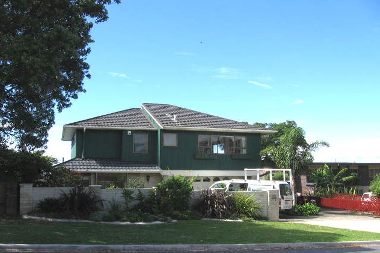 Photo of property in 2/30 Sharon Road, Waiake, Auckland, 0630