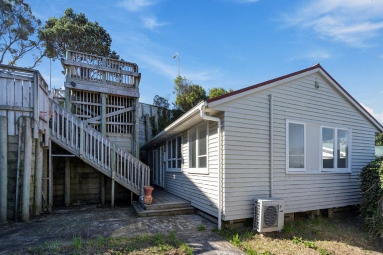 Photo of property in 43 Stewart Drive, Newlands, Wellington, 6037