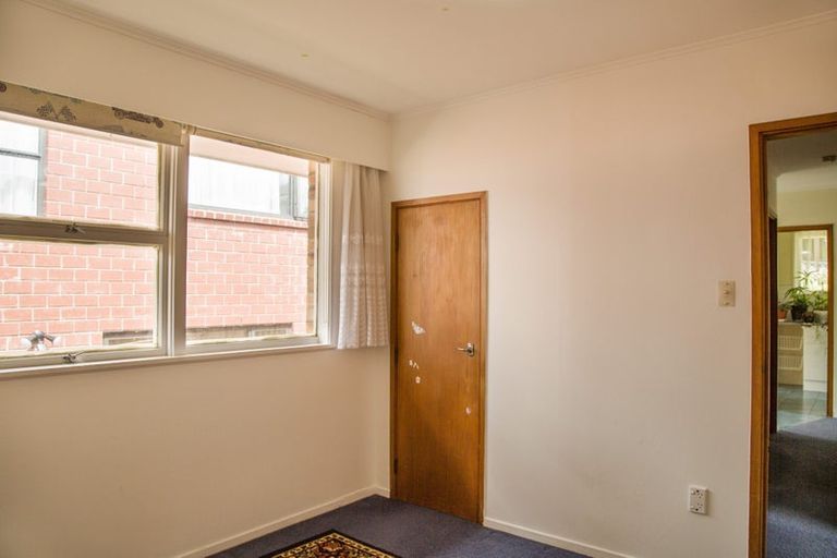 Photo of property in 8a Tiber Road, Forrest Hill, Auckland, 0620