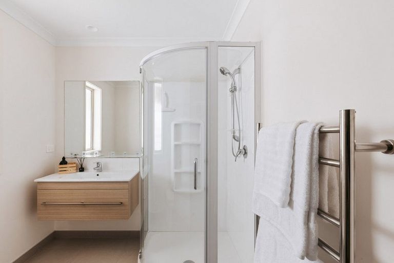 Photo of property in 16 Ellesmere Close, Pyes Pa, Tauranga, 3112