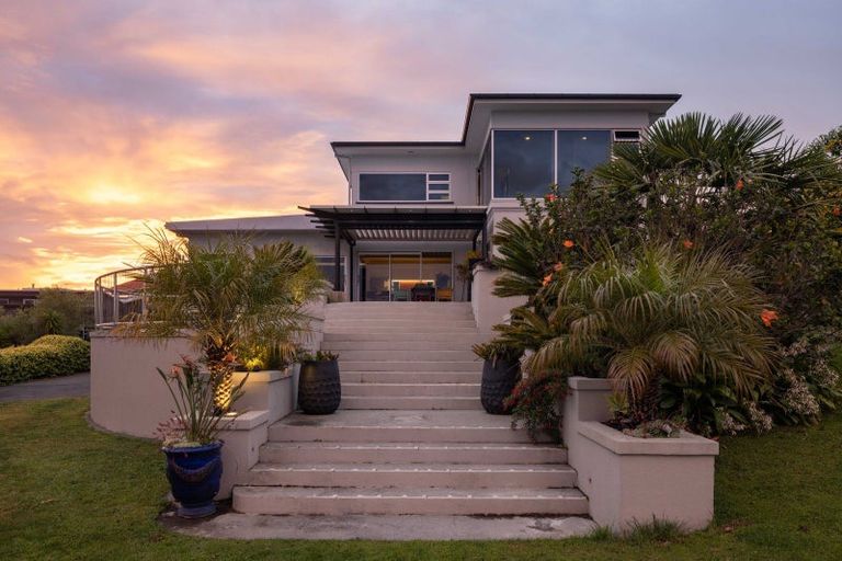 Photo of property in 12 George Street, Hospital Hill, Napier, 4110