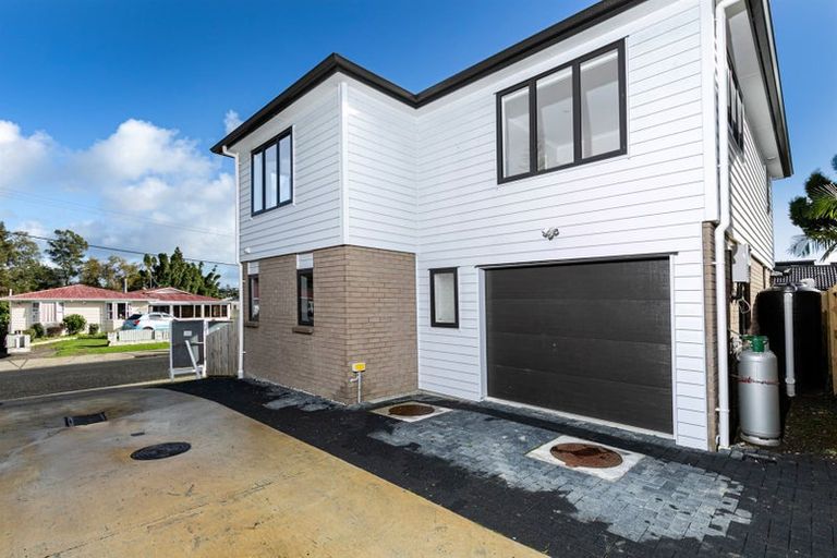 Photo of property in 9a Kingdale Road, Henderson, Auckland, 0610