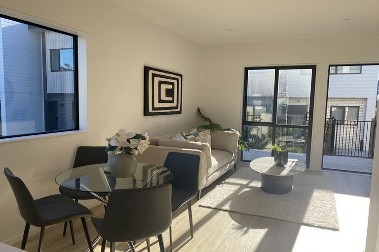 Photo of property in 27 Paetai Lane, Te Atatu Peninsula, Auckland, 0610
