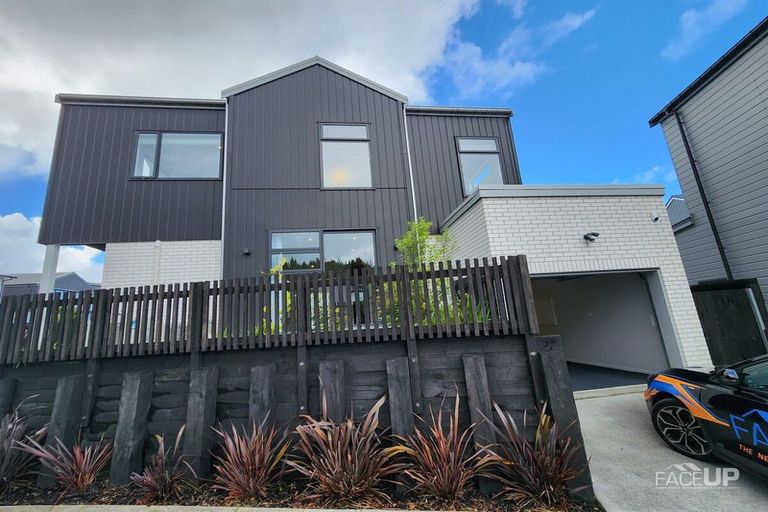 Photo of property in 1 Wai Place, Westgate, Auckland, 0614