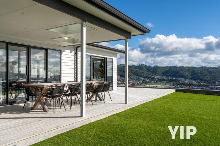 Photo of property in 10 Okupe Grove, Aotea, Porirua, 5024