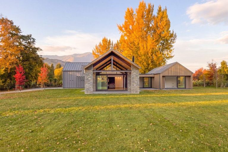 Photo of property in 33 Central Park Avenue, Lake Hayes, Queenstown, 9371