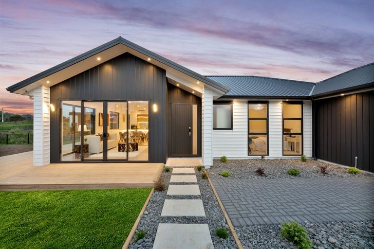 Photo of property in 7 Kiokio Place, Swanson, 0614
