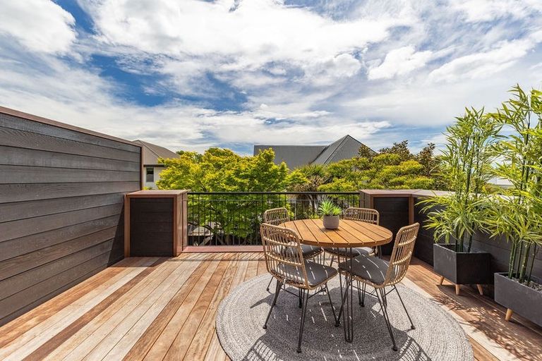 Photo of property in 93 Holly Road, St Albans, Christchurch, 8014