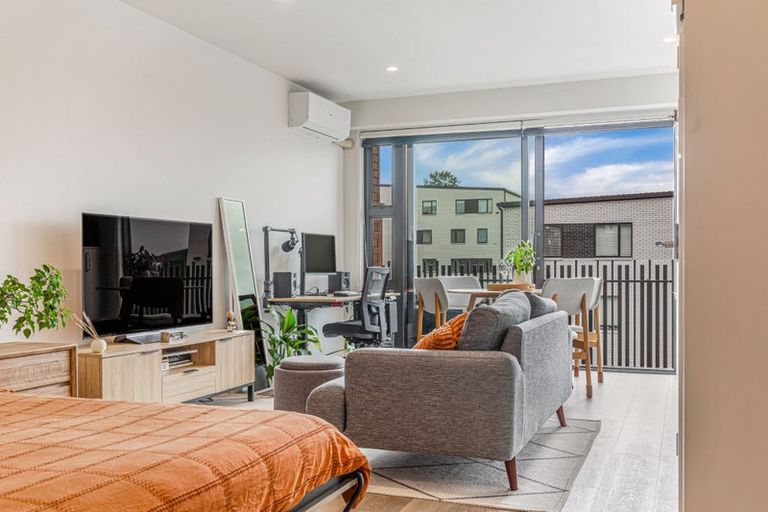 Photo of property in 204/2a Matatiki Street, Northcote, Auckland, 0627