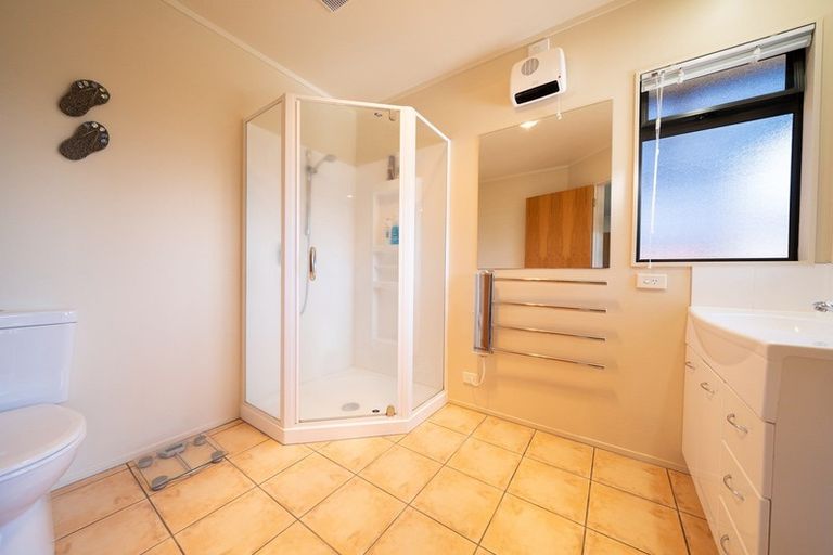 Photo of property in 16 Harris Place, Ngatea, 3503