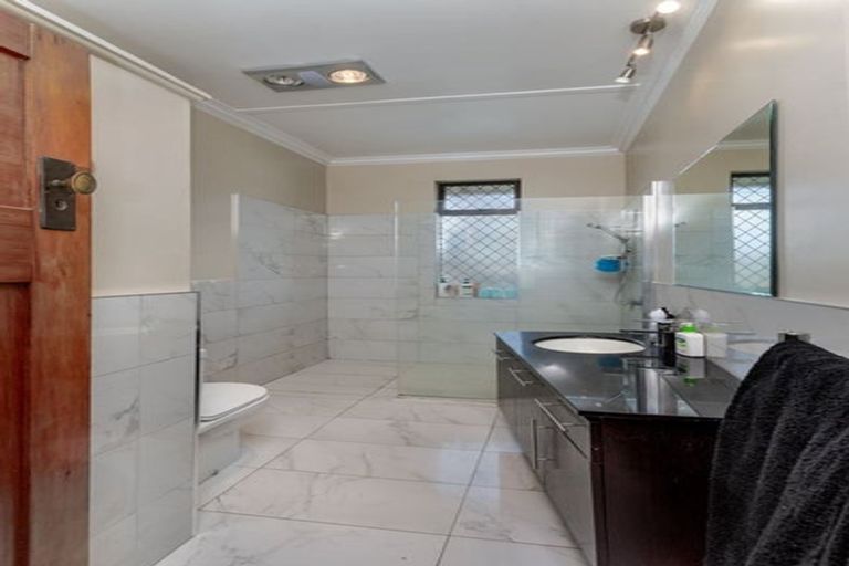 Photo of property in 122 Great South Road, Huntly, 3700