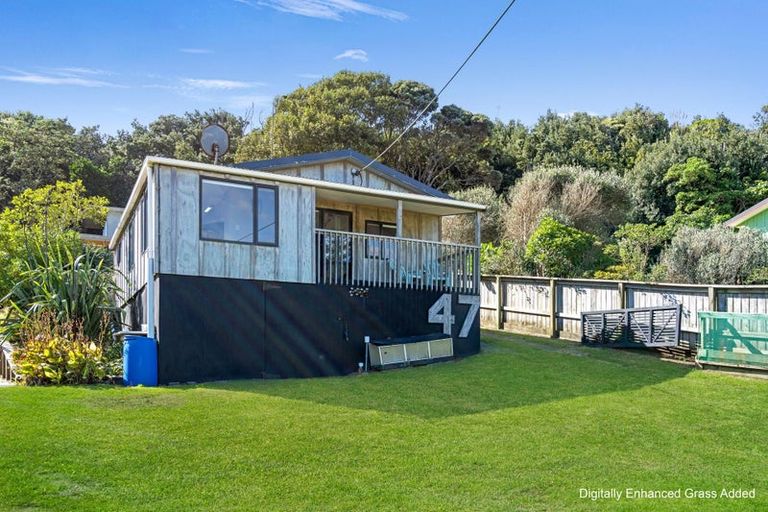 Photo of property in 47 Sea View Road, Baylys Beach, 0377