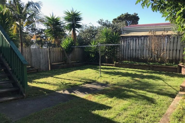 Photo of property in 1/130 Colwill Road, Massey, Auckland, 0614