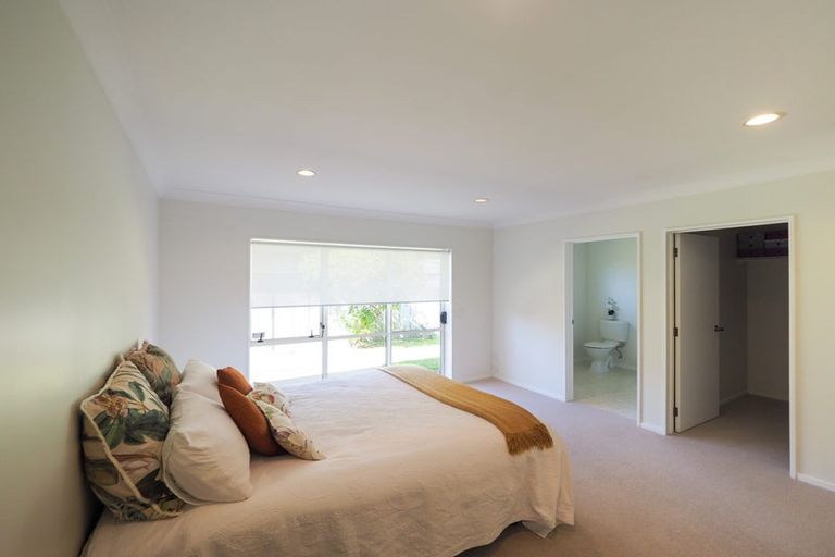 Photo of property in 17 Crown Hill, Paraparaumu, 5032