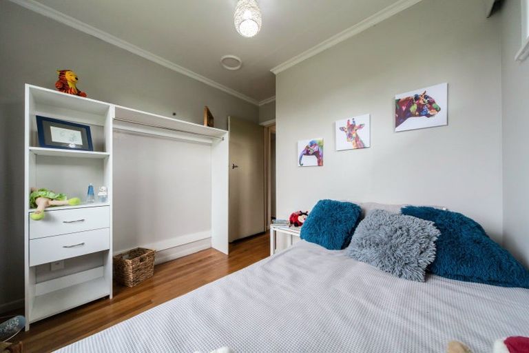 Photo of property in 2 Tararua Terrace, Cloverlea, Palmerston North, 4412
