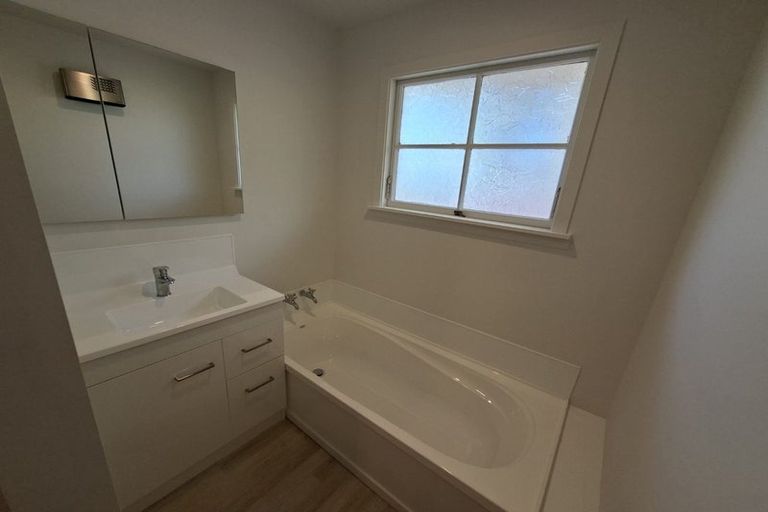 Photo of property in 1/49a Withells Road, Avonhead, Christchurch, 8042