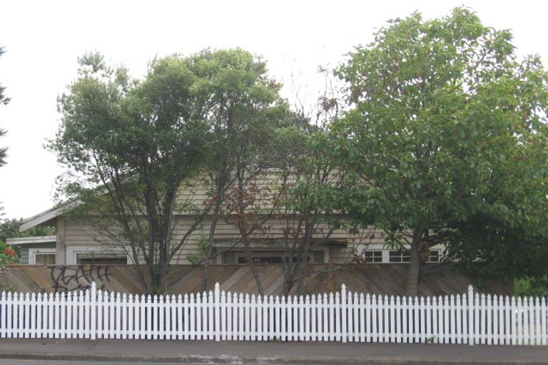 Photo of property in 3169 Great North Road, New Lynn, Auckland, 0600