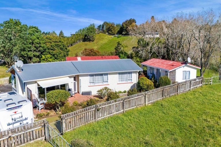 Photo of property in 558 Mangorei Road, Mangorei, New Plymouth, 4371
