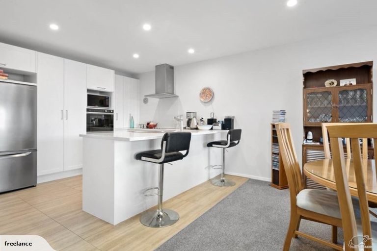 Photo of property in 5e Melia Place, Stanmore Bay, Whangaparaoa, 0932