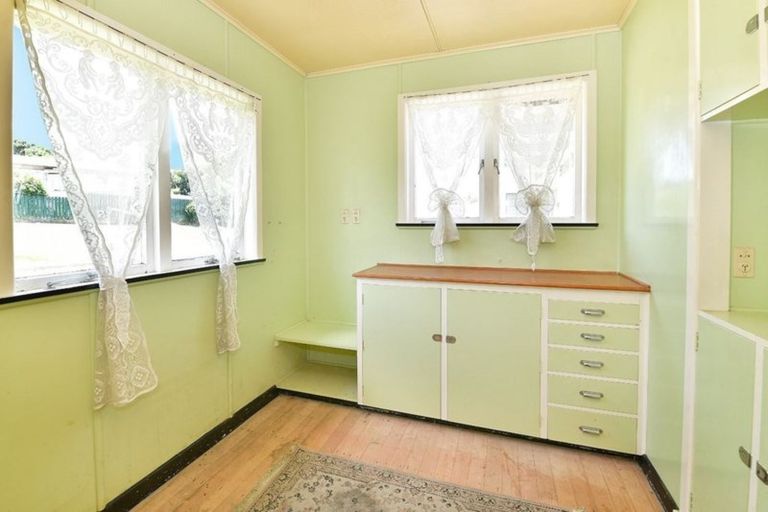 Photo of property in 35 Kowhai Street, Helensville, 0800