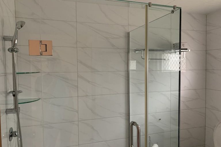 Photo of property in 2/82 Roberts Road, Te Atatu South, Auckland, 0610